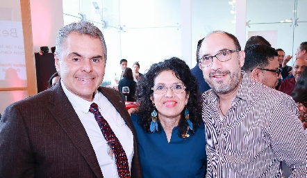  Dr. Antonio Chalita Manzur, Dra. Guadalupe Alvarado y Dr. Ignacio Rodríguez.
