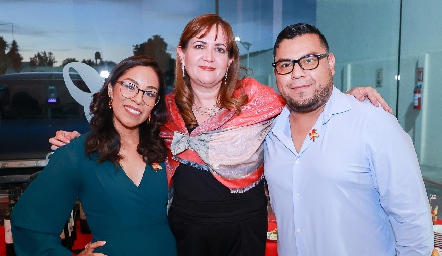  Fabiola Bárcenas, Taide Monsiváis y Ricardo Hernández.