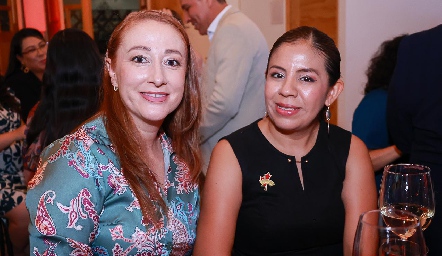  Perla Hernández y Reyna Tiscared.