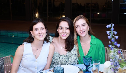 Regina Mendizábal, Mariana Labarthe y Paulina Martínez.