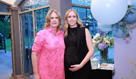  Ingrid Velasco con su mamá Carmen Zwieger.