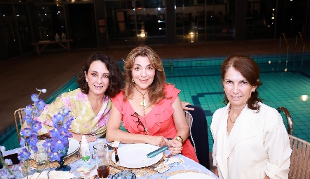 Gloria Martínez, Nuria Lozano y Claudia Canales.