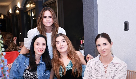  Marianne Velasco, Luli Lamas, Silvana Zendejas y Marina Jourdain.