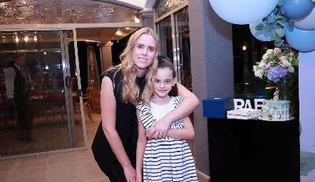  Ingrid Velasco con su sobrina Marina Zermeño.