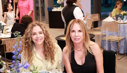  Gabriela Serment y Lupita Pereda.