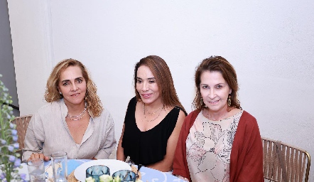  Mimí Hinojosa, Lorena Herrera y Claudia Garza.