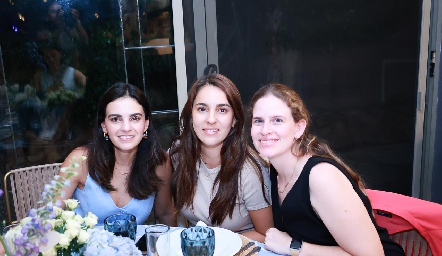  Adriana Olmos, Andrea Espinosa y Ceci Velasco.