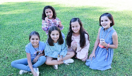  Natalia Briseño, Annia Martínez, Luciana Briseño, Sofía y Paula Briseño.