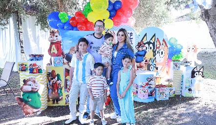  Fernando Rojo y Bárbara Berrones con sus hijos Fernando, José Miguel, Juan Pablo y Bárbara Rojo.