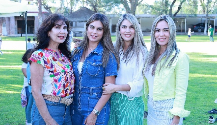  Elizabeth Berrones, Bárbara Berrones, Mariana Berrones y Elizabeth Berrones.