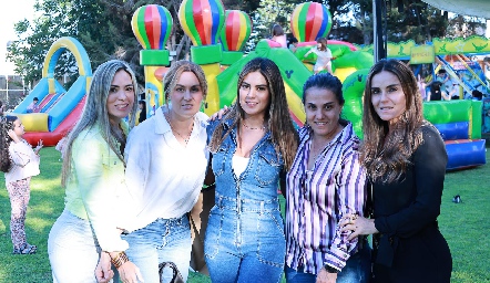  Elizabeth Berrones, Sofía Ruiz, Bárbara Berrones, Laura y Claudia Pérez.