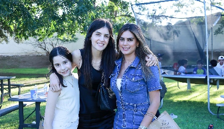  Kati, Laura y Bárbara.