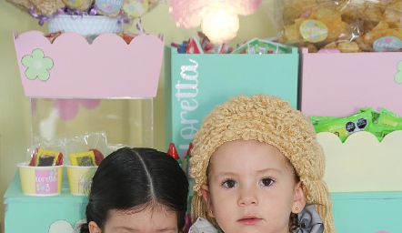  Mireya y Loretta.