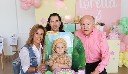  Sara Martínez, Víctor Guzmán, Loretta y Víctor Guzmán.