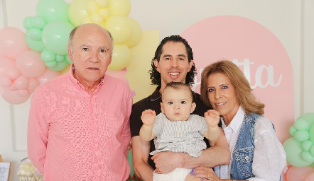  Víctor Guzmán, Víctor Guzmán, Tían y Sara Martínez.