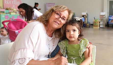  Lupita González y Luciana Martínez.