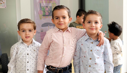  Elías, Damián y Demetrio Hervert.