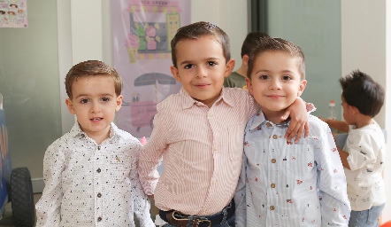  Elías, Damián y Demetrio Hervert.
