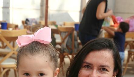  Olivia Cabrero y Brenda Calzada.