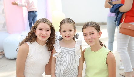 Inés, Loretta y Paula.