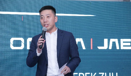  Derek Zhu.
