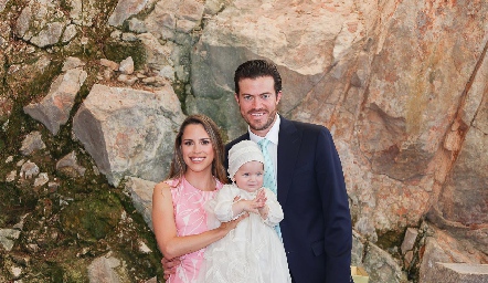  Paulina Aguirre y Roberto Lozano con su hija Loretta.