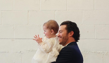  Loretta con su papá Roberto Lozano.