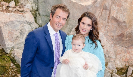  Javier Meade y Jessica Martín Alba con su ahijada Loretta.