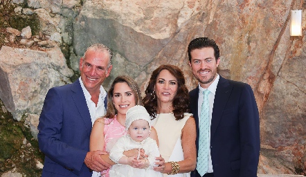  Jesús Aguirre, Paulina Aguirre, Raquel Altamirano y Roberto Lozano con Loretta.