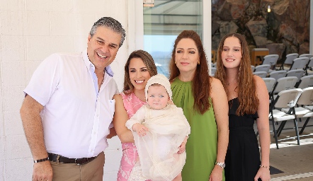  Salomón Dip, Paulina Lozano, Caludia Altamirano y Kamila Dip.