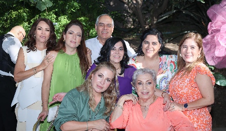  Raquel, Claudia, Hilario, Yolanda y Gabriela Altamirano, Aida Siller, Vero Aguirre y Olga María de Aguirre.