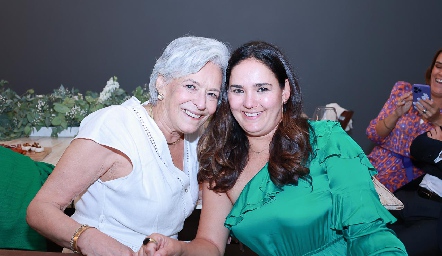  Victoria Labastida con su hija Ana Paula Valdés.