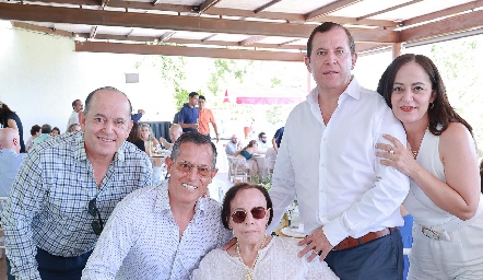  Pepe García, Benito García, Lucía Muñoz, Roberto García y Graciela García.