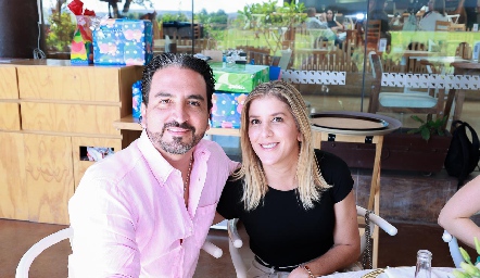   Claudio Jourdian y Lucía Nava.