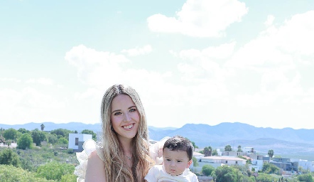  María Orozco con su hijo Sebastián García.