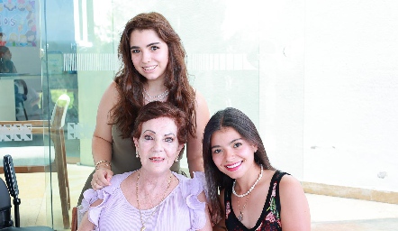  Elena Villanueva, Rosa Elena Nieto y María José Villanueva.