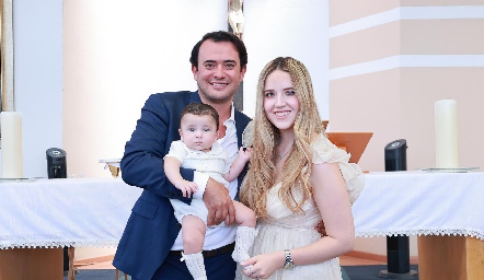  Sebastián García con sus papas Benito García y María Orozco.