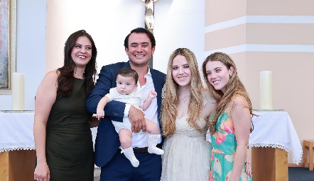  Cecilia García, Benito García, María Orozco y Fernanda Orozco con Sebastián.