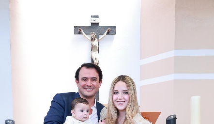  Benito García y María Orozco con su hijo Sebastián.