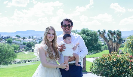  Benito García y María Orozco con su hijo Sebastián.