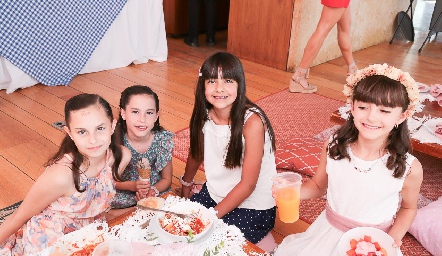  Roberta Abella, Macarena Abella, Emma Gutiérrez y Emilia Martínez.