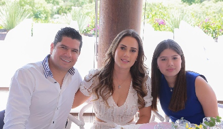  René Dávila, Daniela y Valentina Dávila.