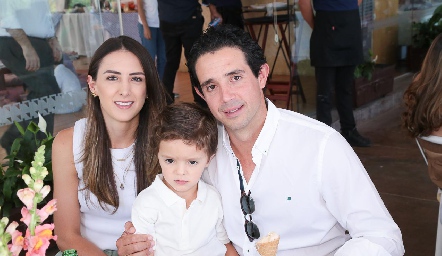  Catalina, Roberto y Santiago Mejía.