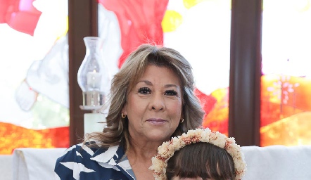 Gaby Enríquez con Emilia.