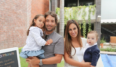  Roberta Enríquez, Daniel Enríquez, Gloria Leal y Lorenzo Enríquez.