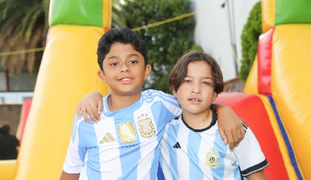  Ricky y Junior.