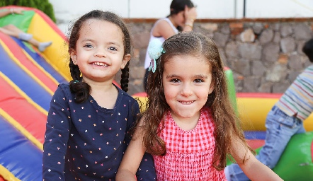  Emilia y Luisa.