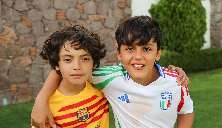  Santiago y Alejandro.