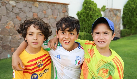  Santiago, Alejandro y Andrés.