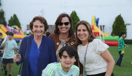  Menchus, Marycarmen y Nelly con Joselo.